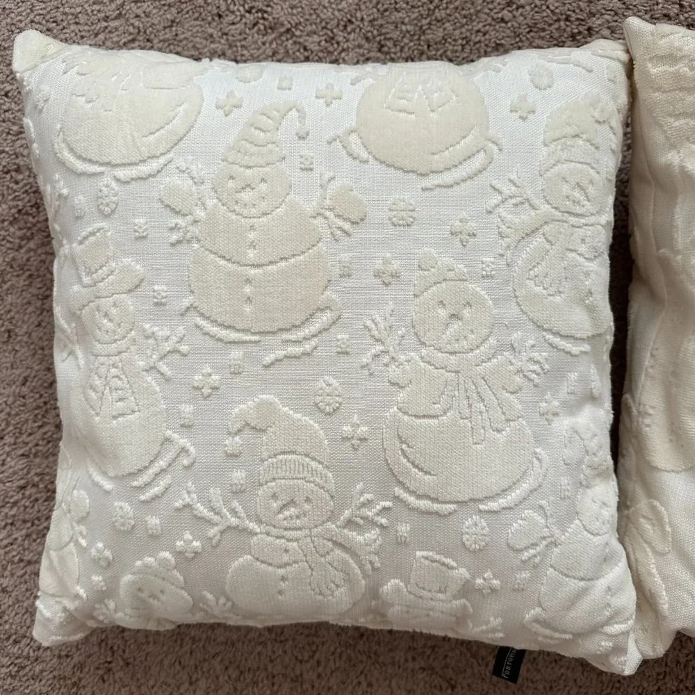 Festive Winter Decor: Set of Snowmen and Ornaments Throw Pillows